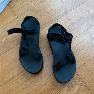 Teva size 8 Black Women's Sandals
